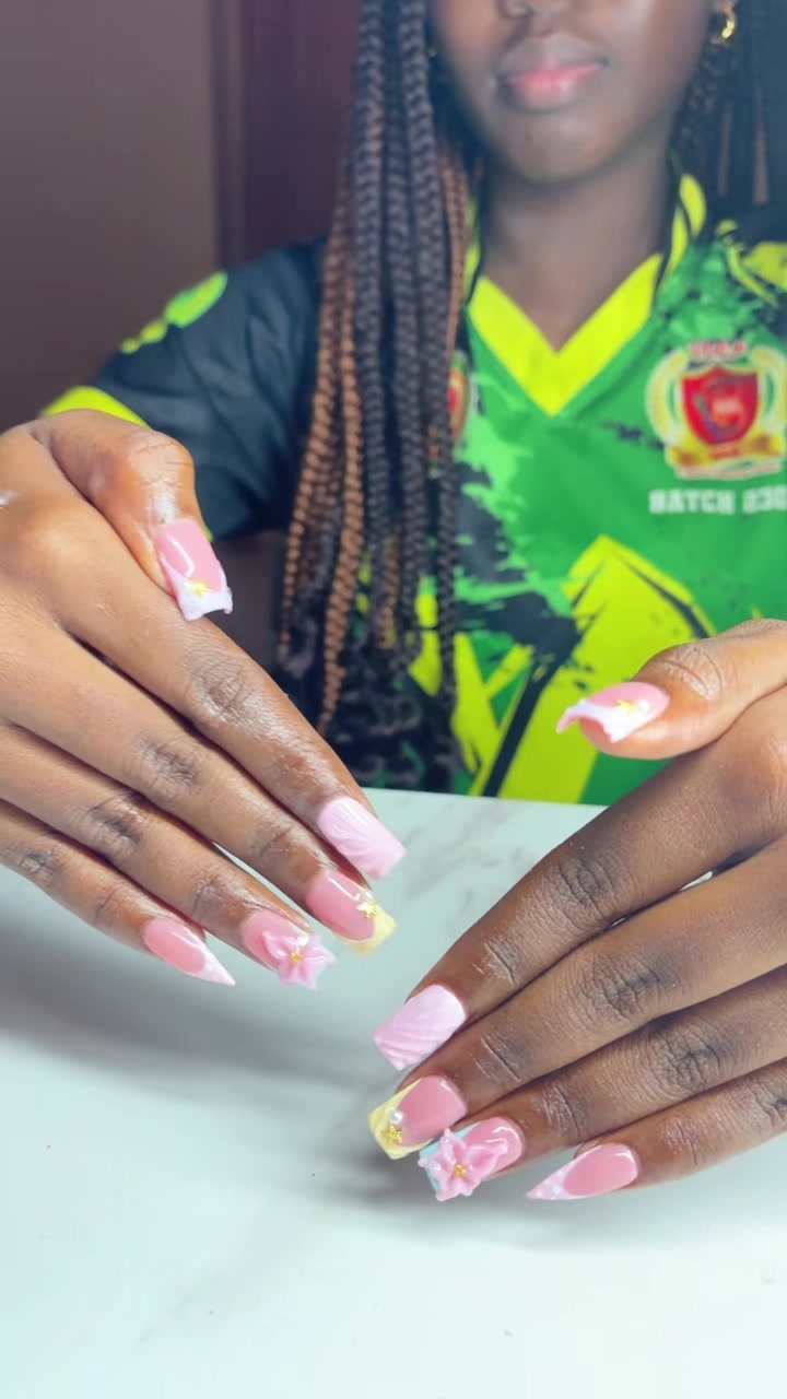 @NailsbyFabiana