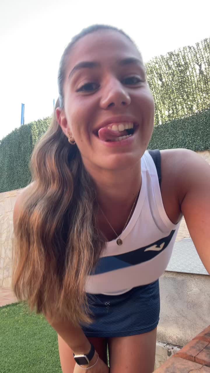 @júlia