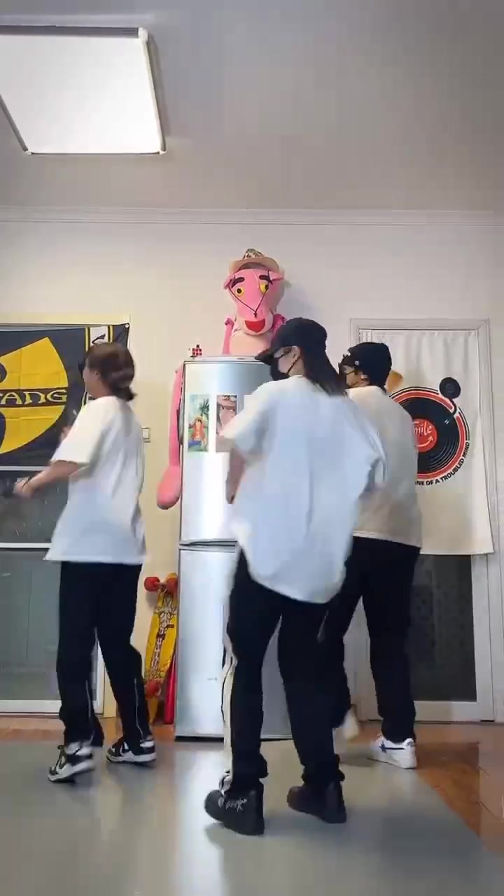 @funny dancer
