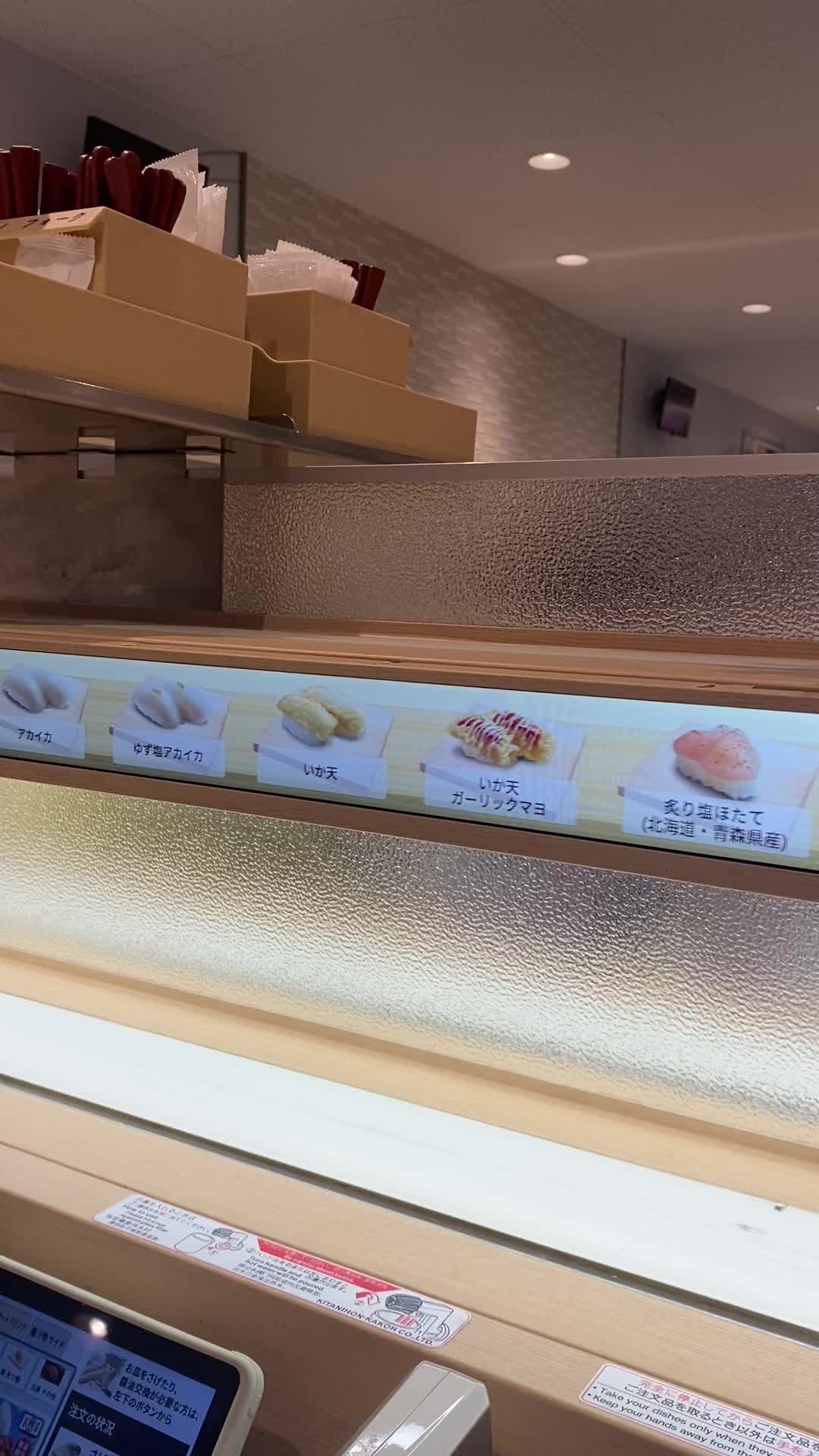 @(^∇^)