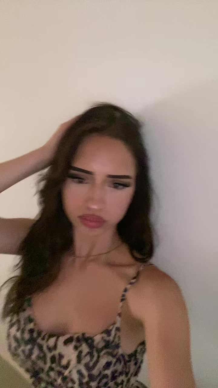 @𝑎𝑛𝑖𝑠𝑎