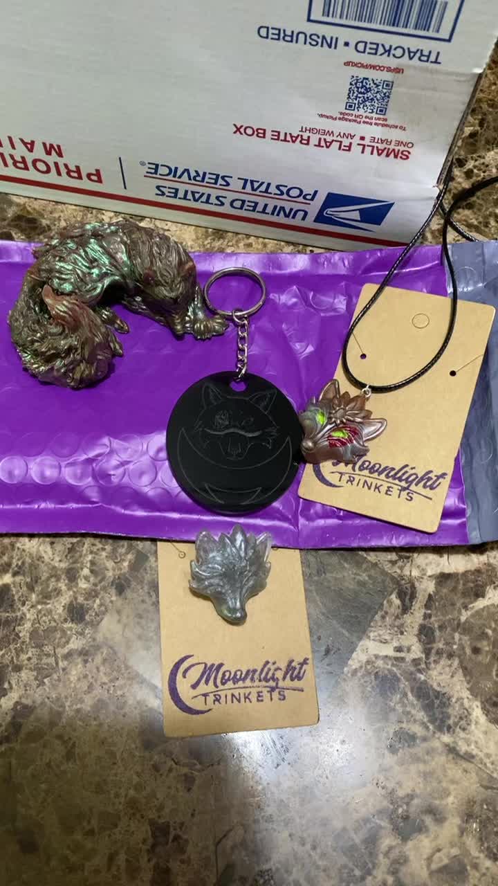 @moonlighttrinkets0
