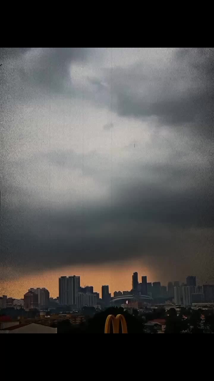 @एस्थर 🌙🤍