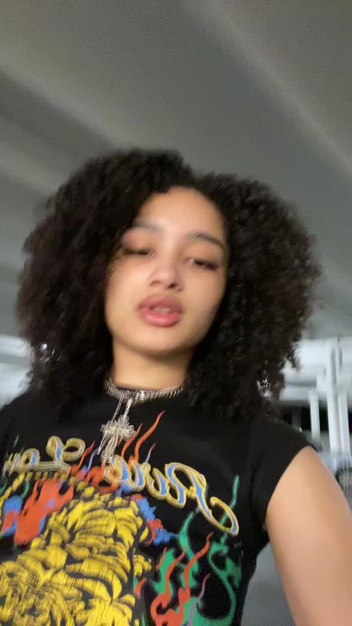 @loralvy
