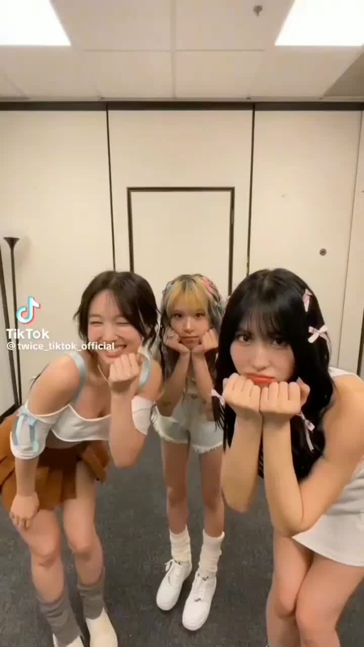 @twice_momo