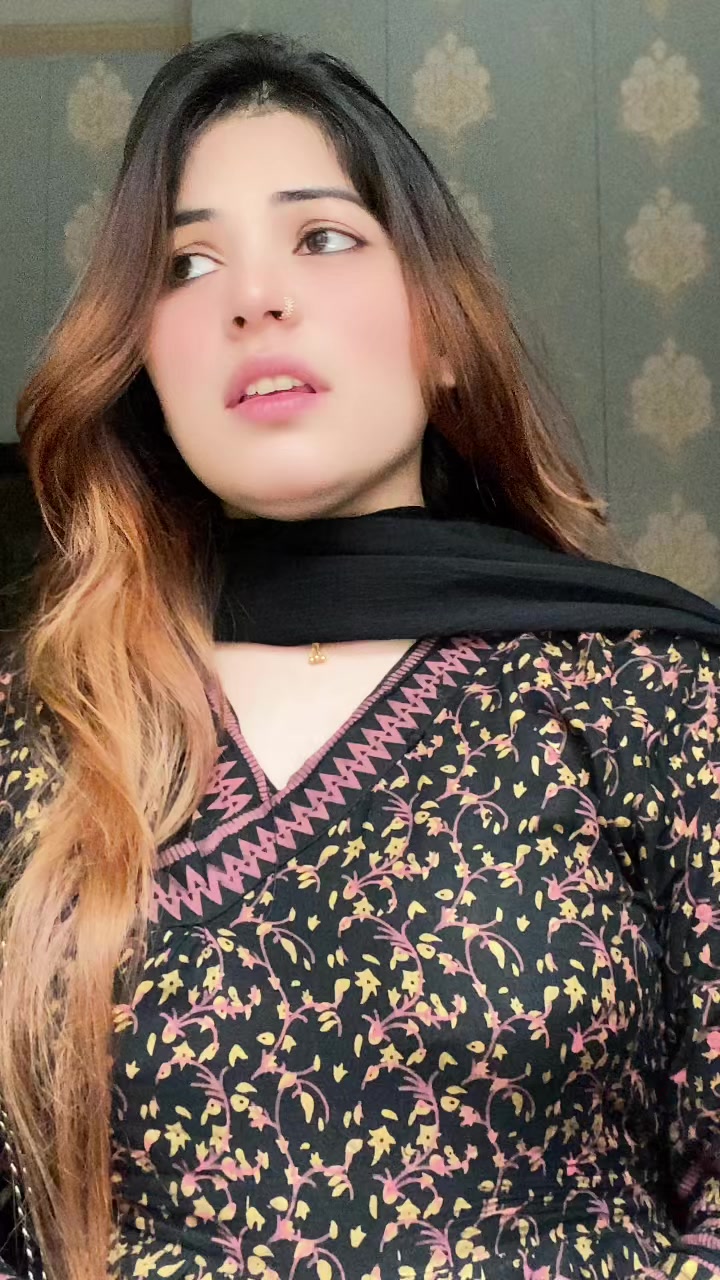 @anum_butt_143👑