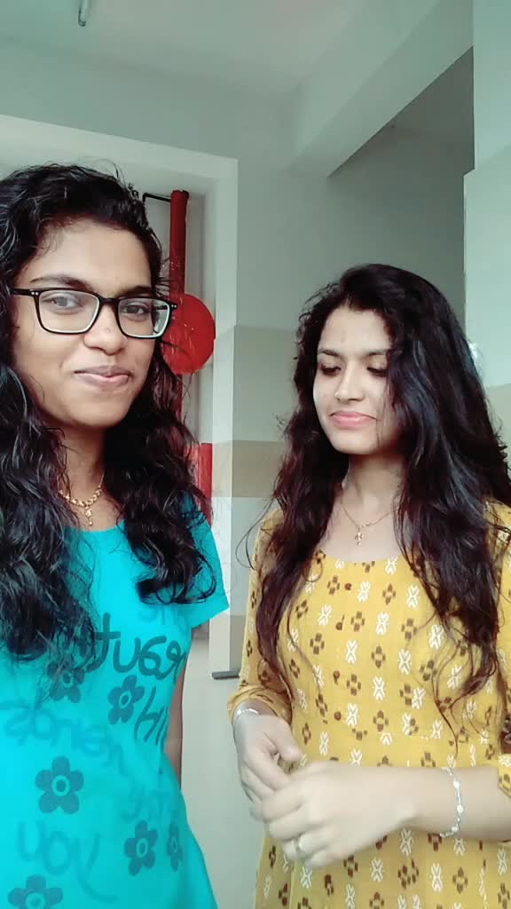 @Mahii👑