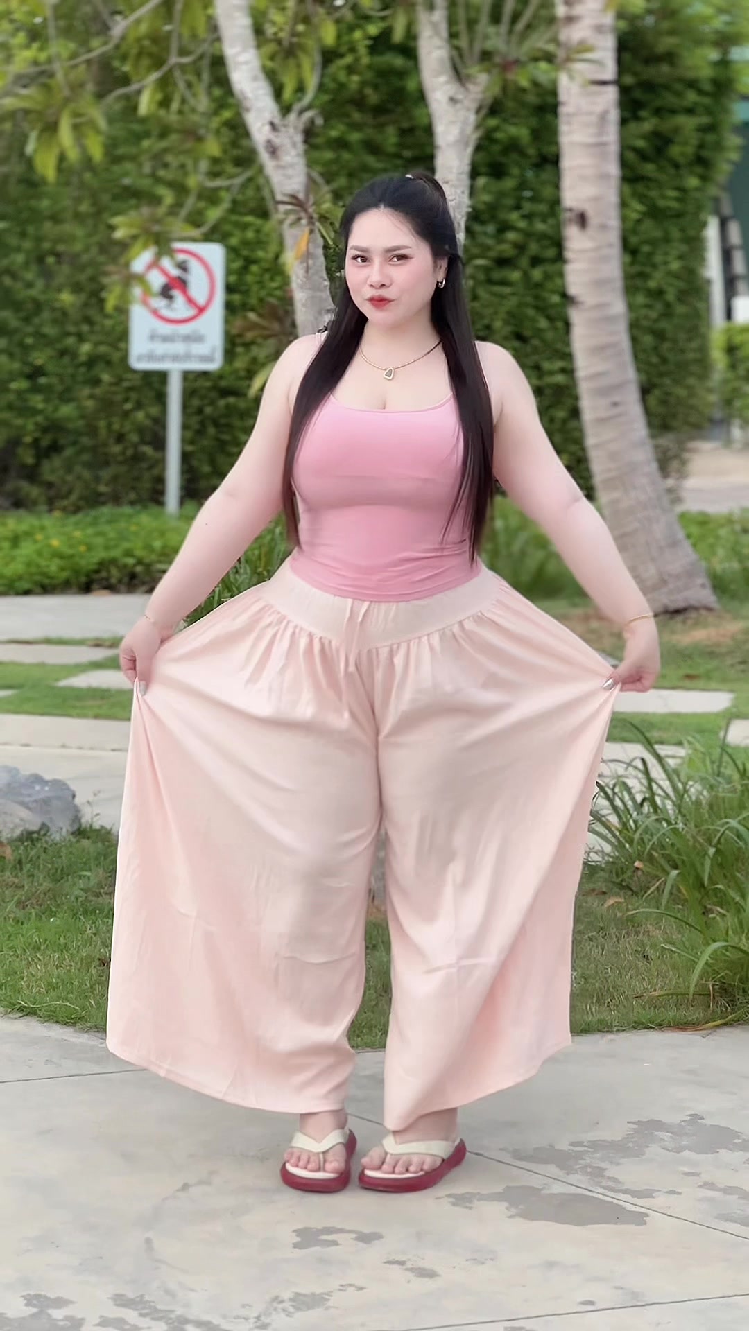 @ปุ้ยเอง สาวอวบที่ชอบแต่งตัวอะ
