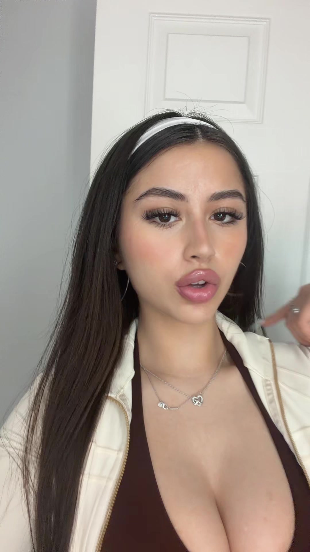 @isabella