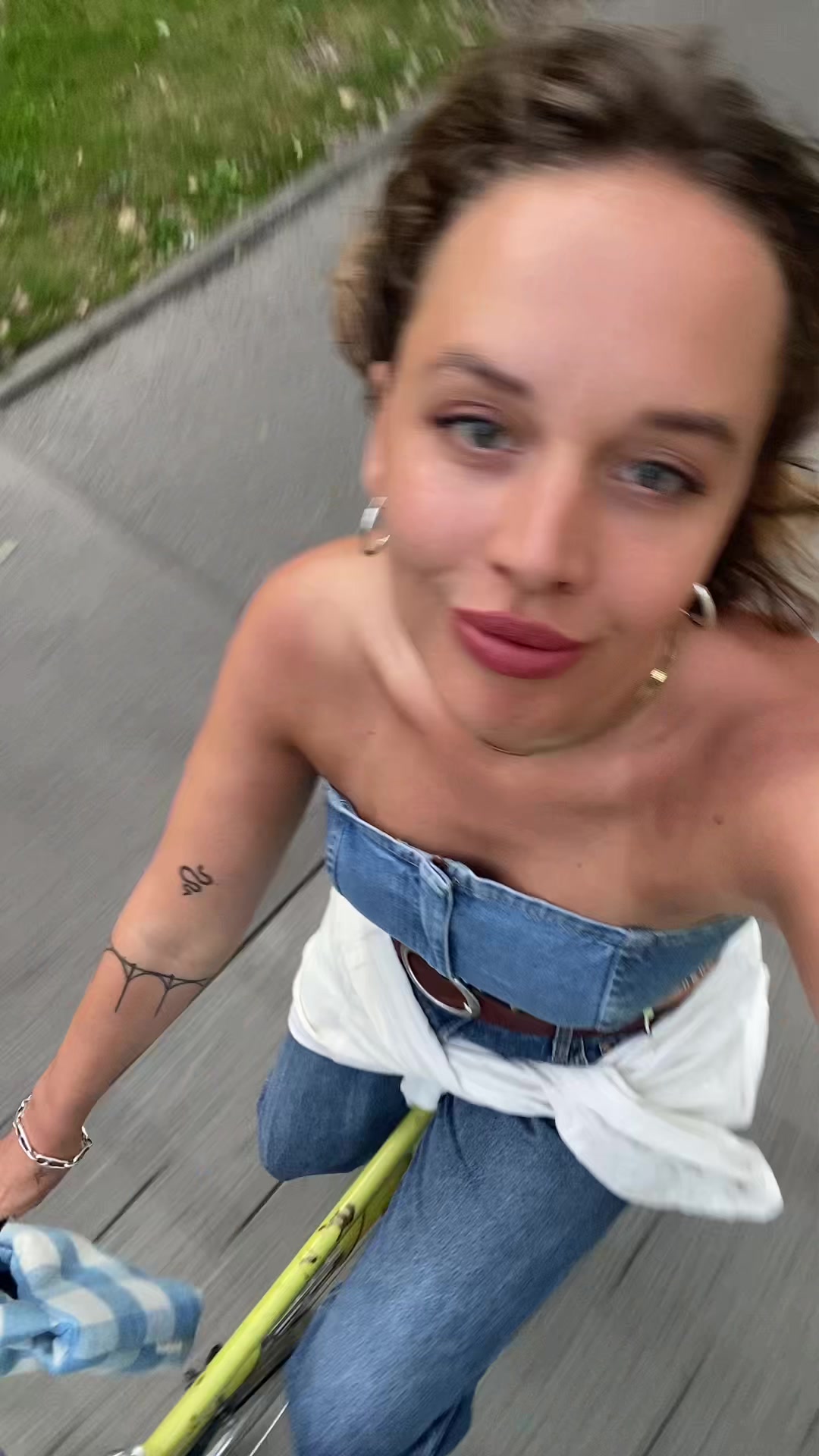 @Annikamikatzi