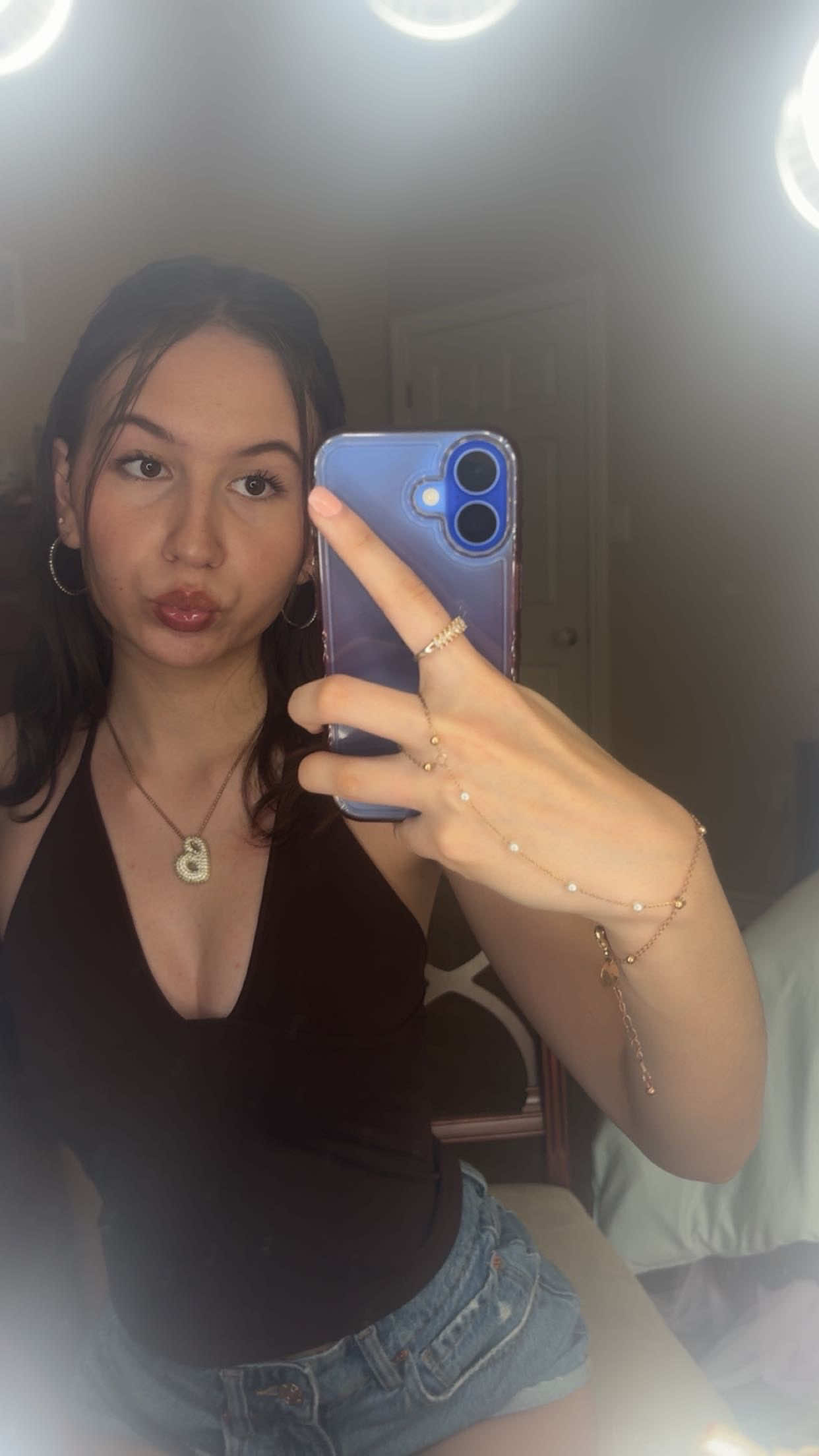 @Bella