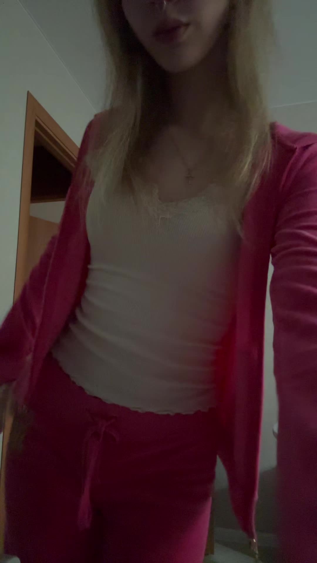 @>_*