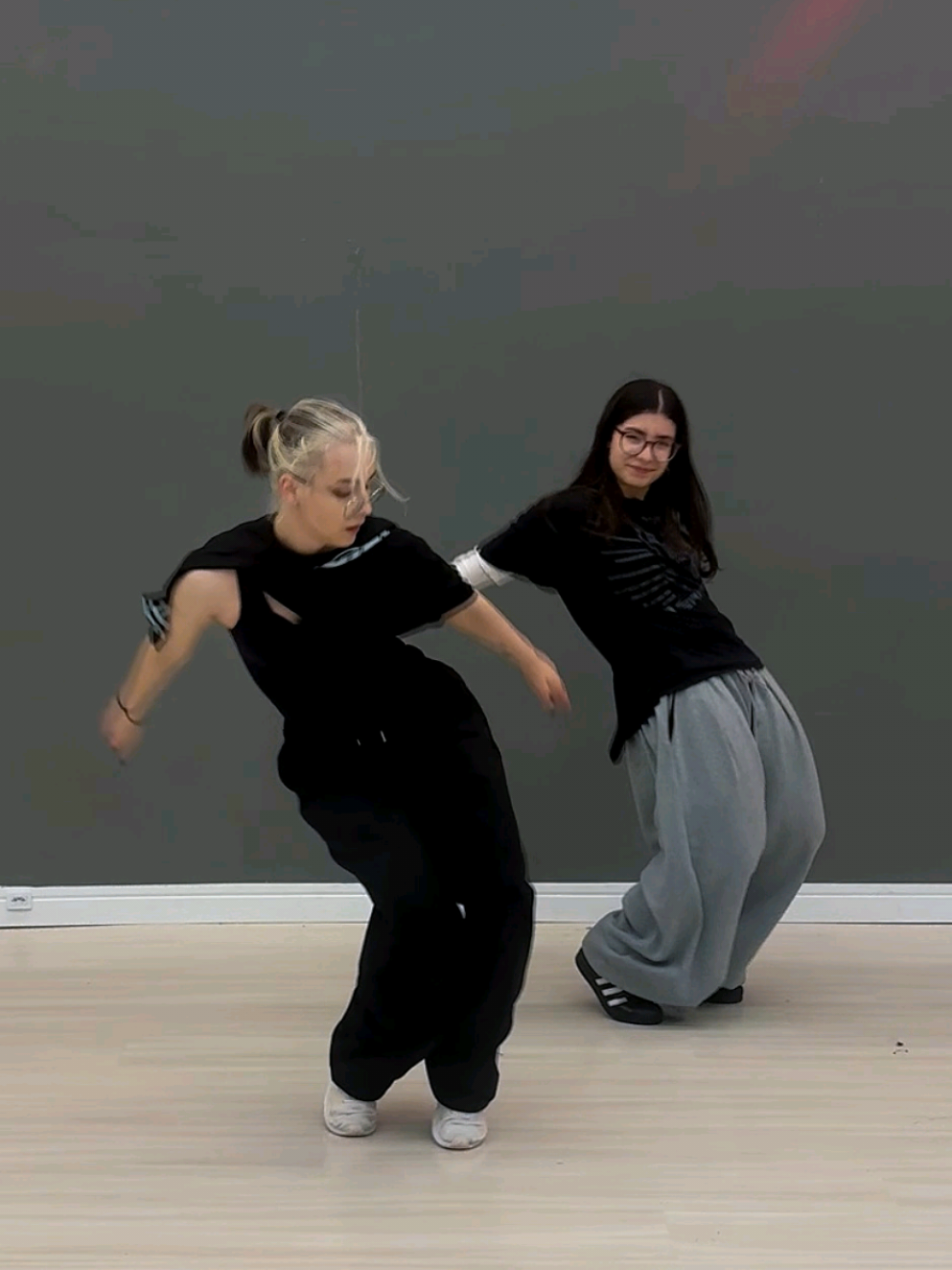 @howdylena