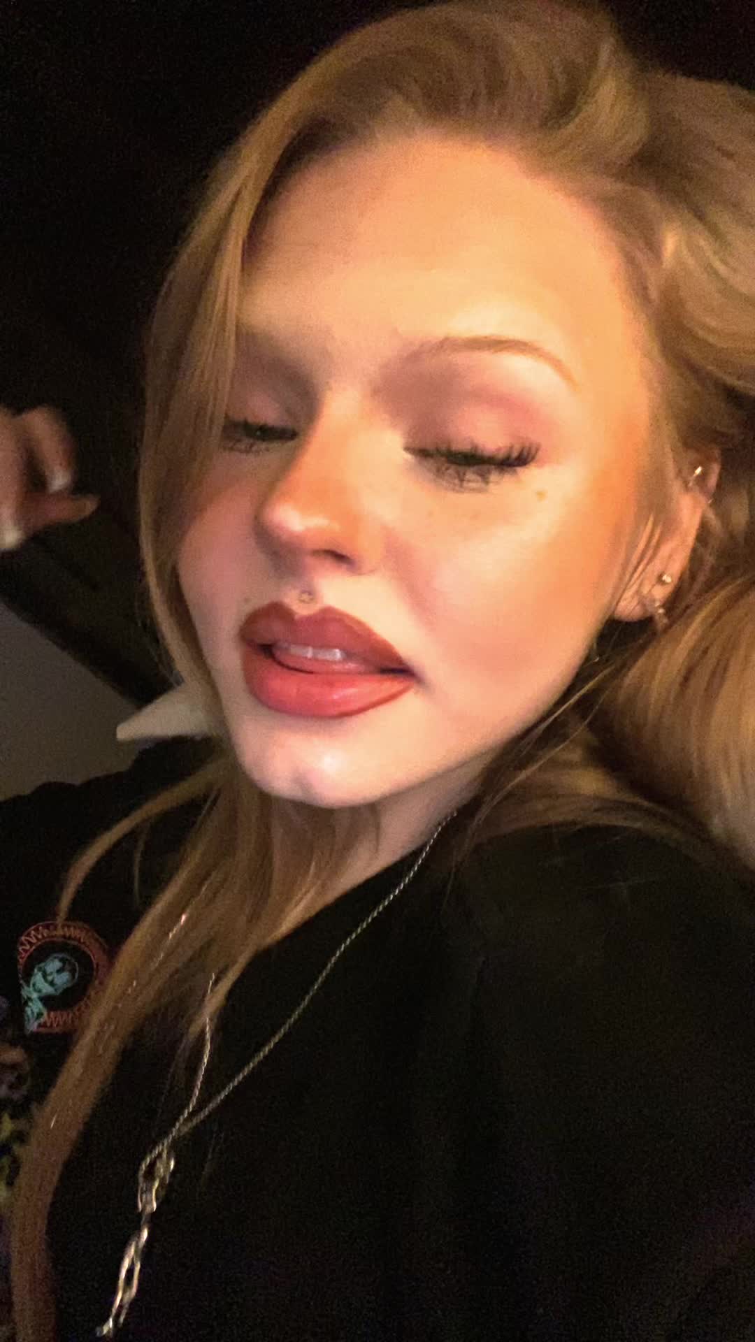 @Keezi