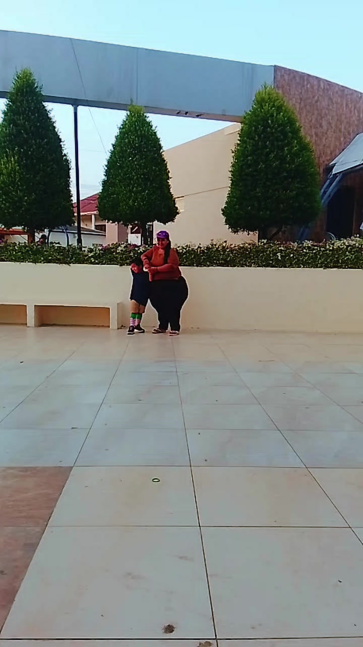 @Claudia Ayala