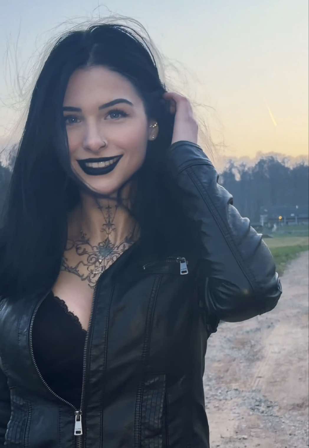 @♱ Lina ♱
