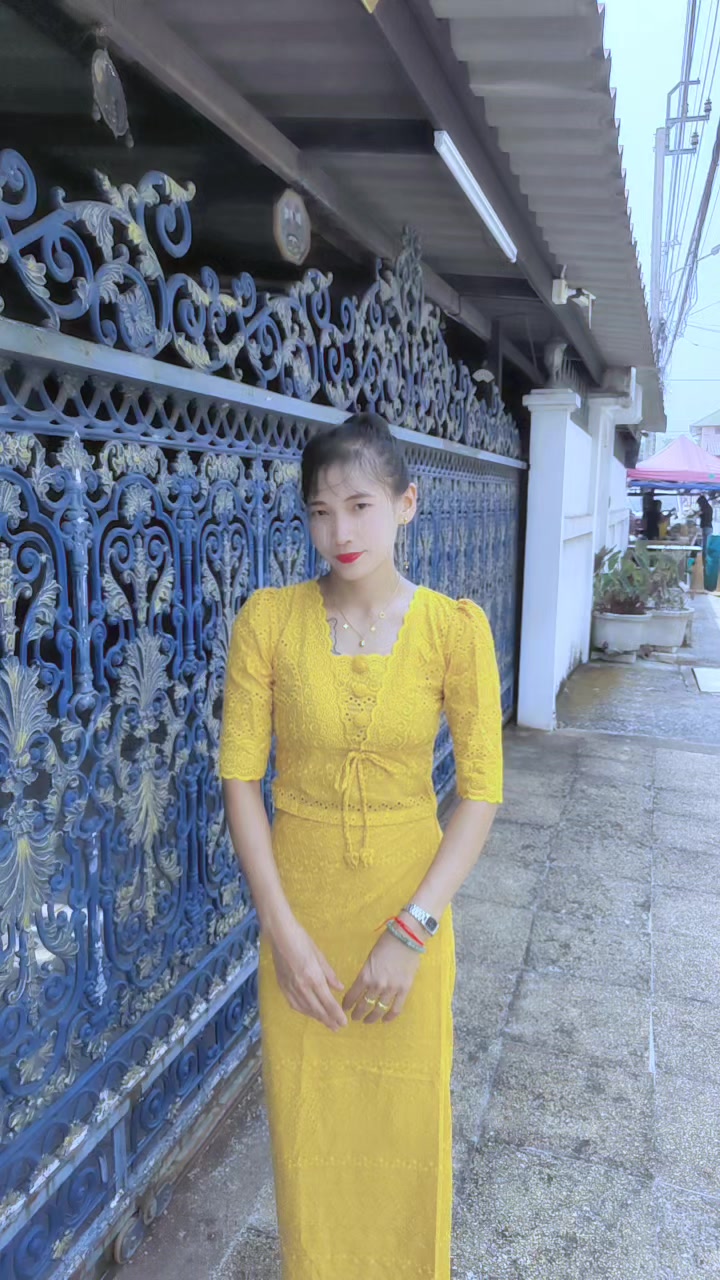 @🌿Kay Thi Khaing🌿(ဖြူးသူလေး)