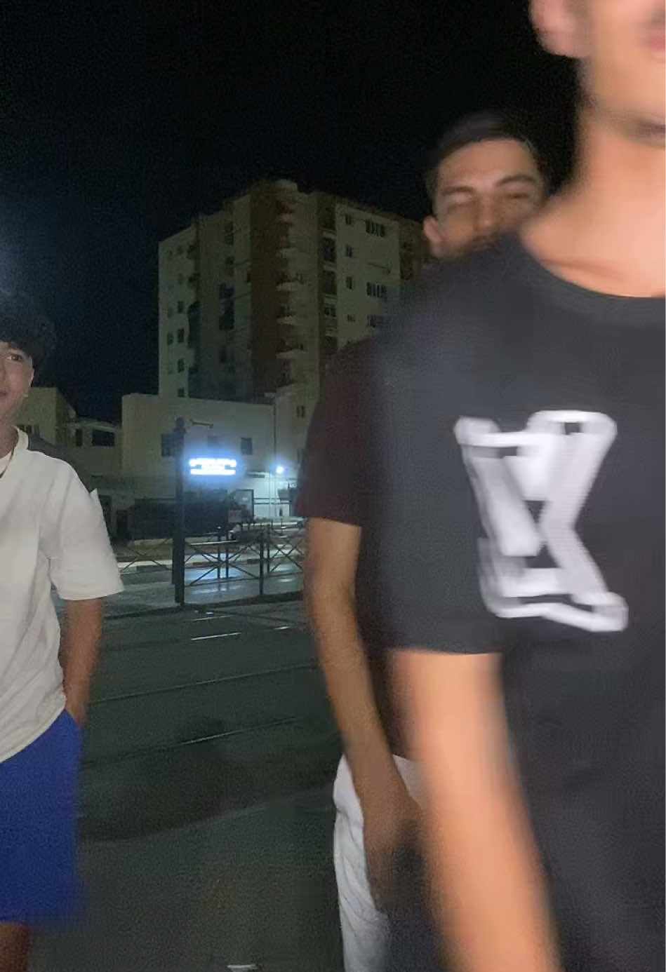 @๐จ๐๐
๐๐e ๐งโ๏ธ