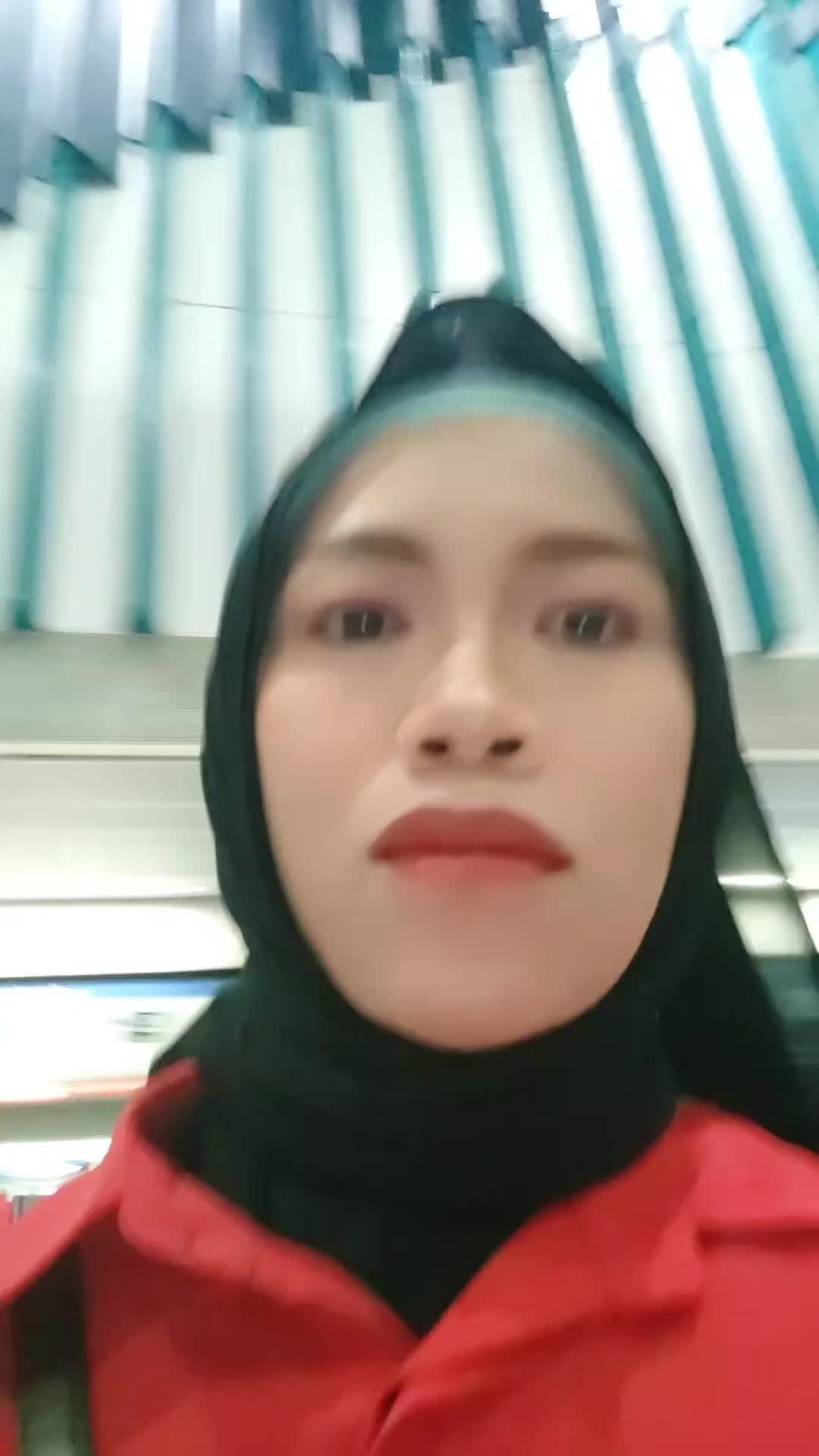 @Nia_Varrel