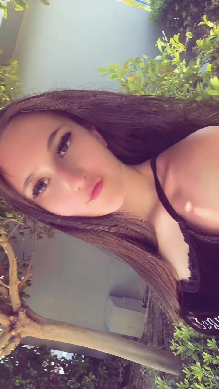 @ishowvanesska