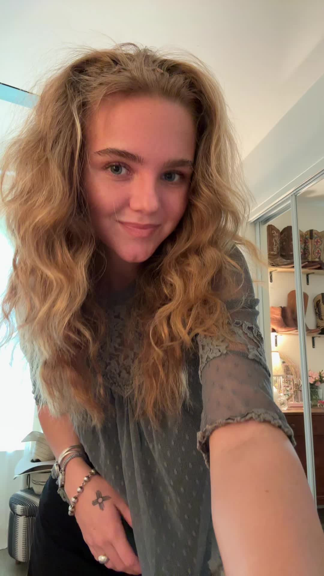 @𝐁𝐞𝐭𝐬𝐲 𝐊𝐚𝐲𝐞