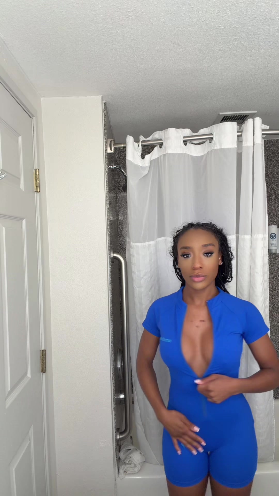 @riahnicole