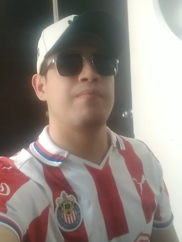 @AXEL LE&Oacute;N
