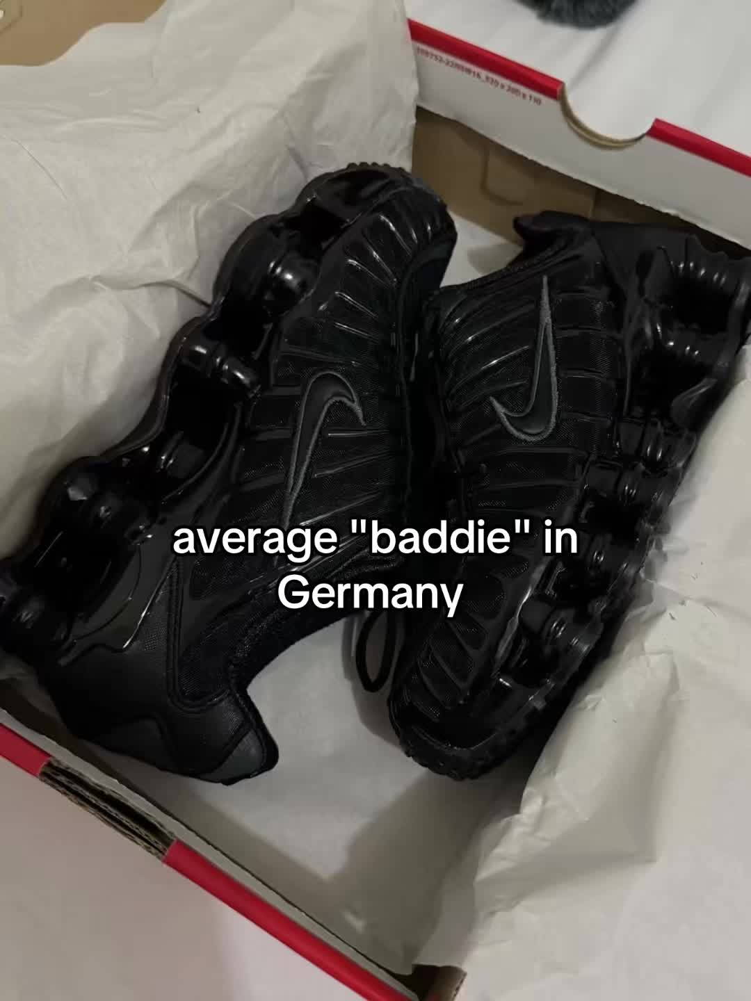 @⃟