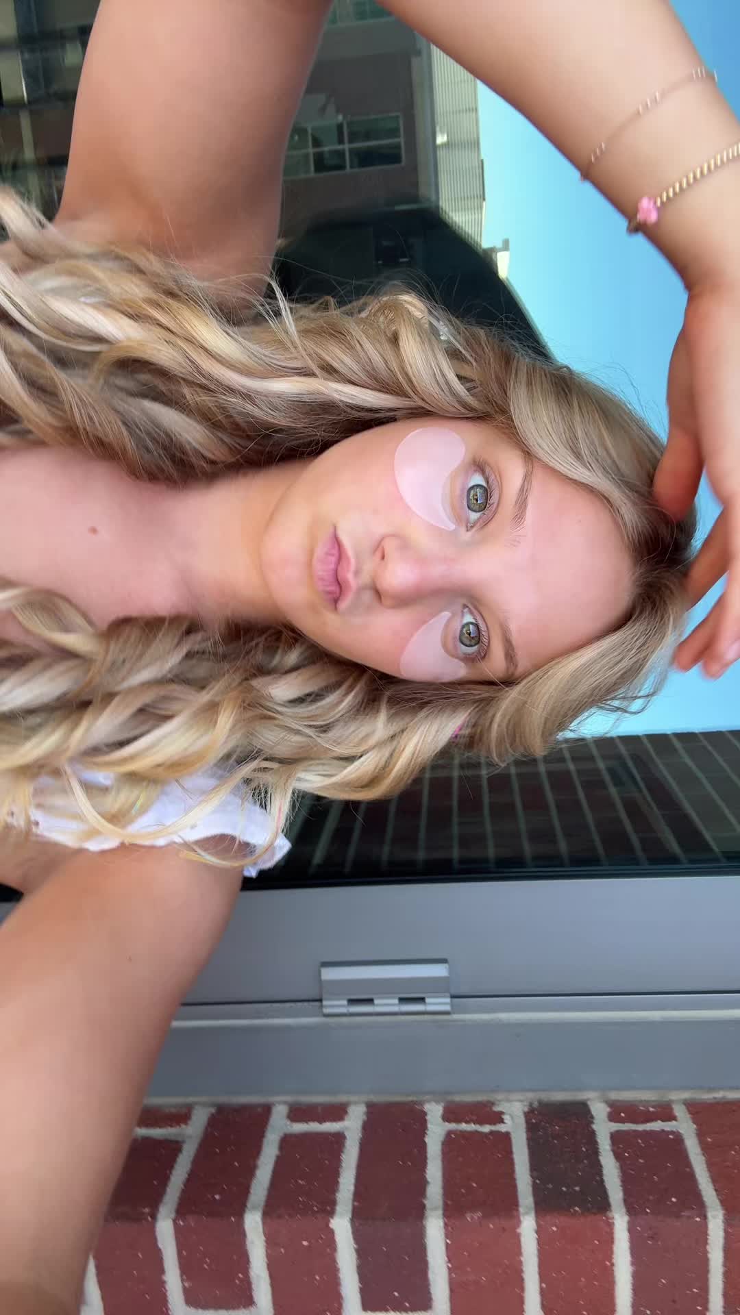 @taracapppppp
