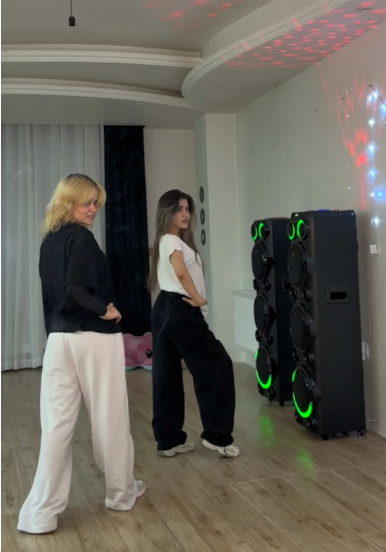@heliaydn