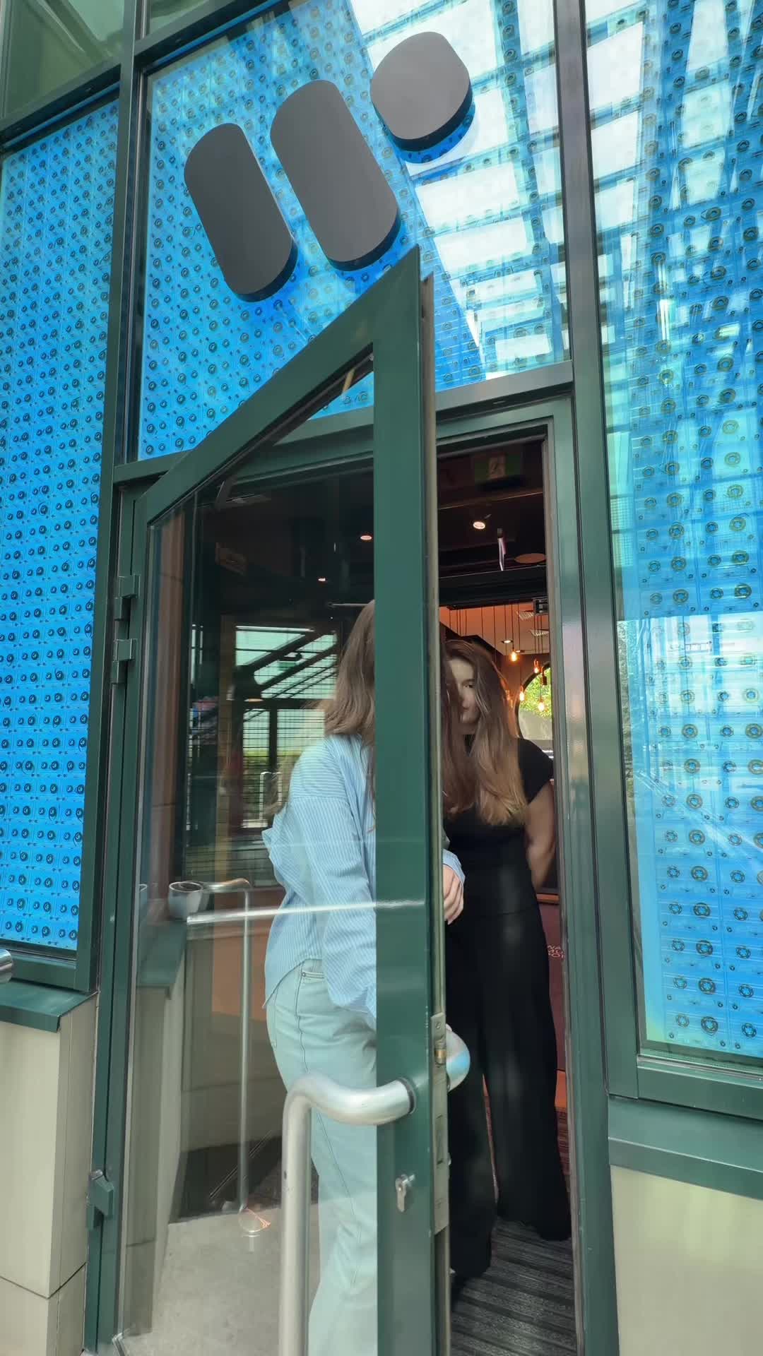 @Warner Music Poland
