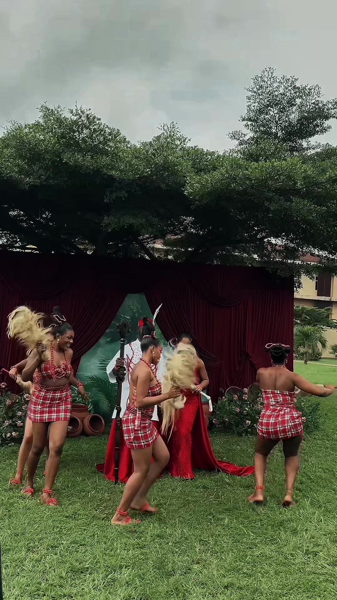 @𝒩𝑜𝒷𝑜𝒹𝓎_𝒸𝒶𝓇𝑒𝓈 😒