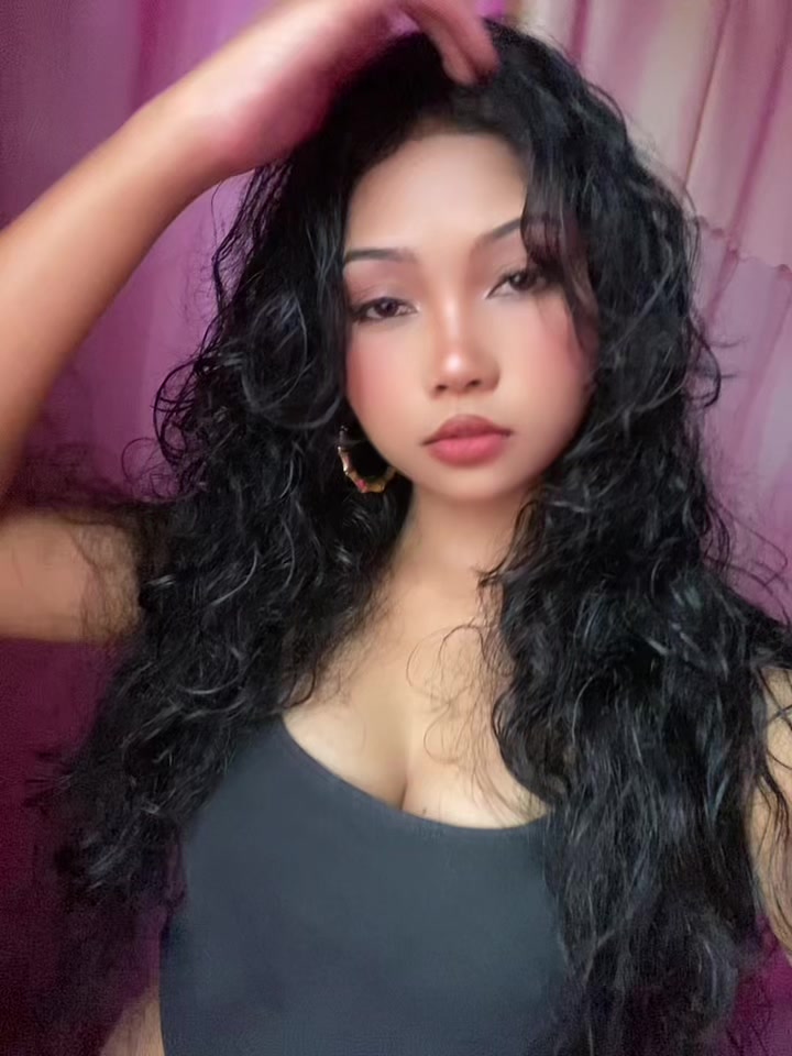 @ellenisaur_ on ig