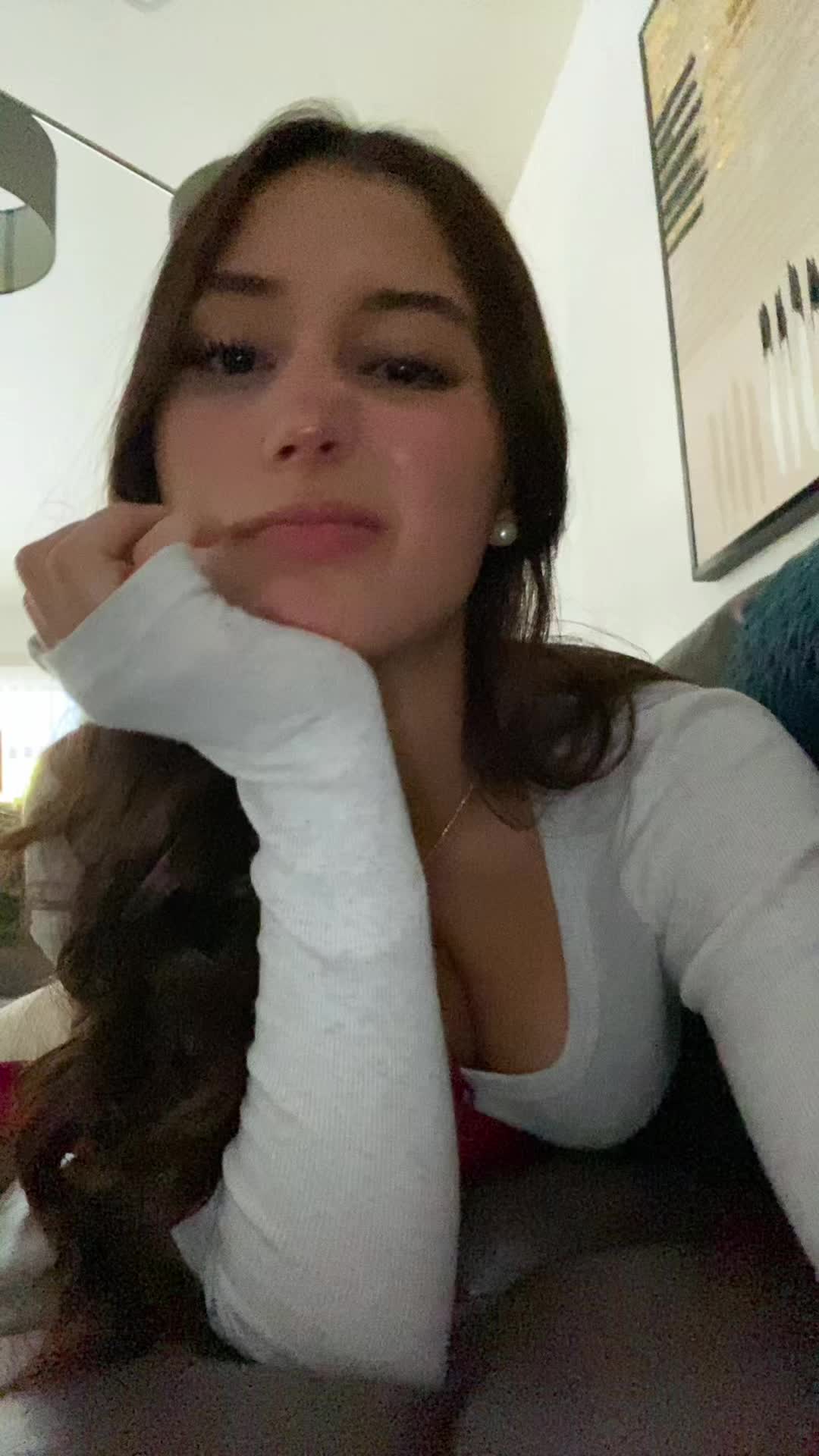 @abril