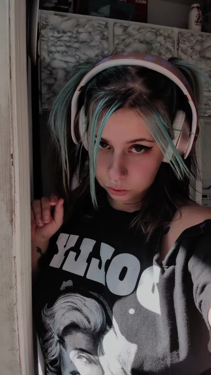 @buzzedqueen