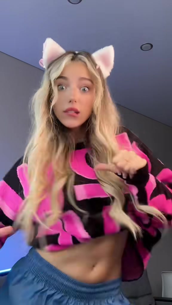 VANI (@vanistrimer) - Urlebird