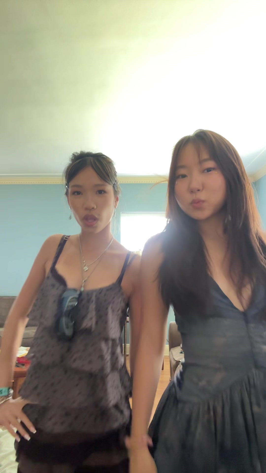 @helenxhw_