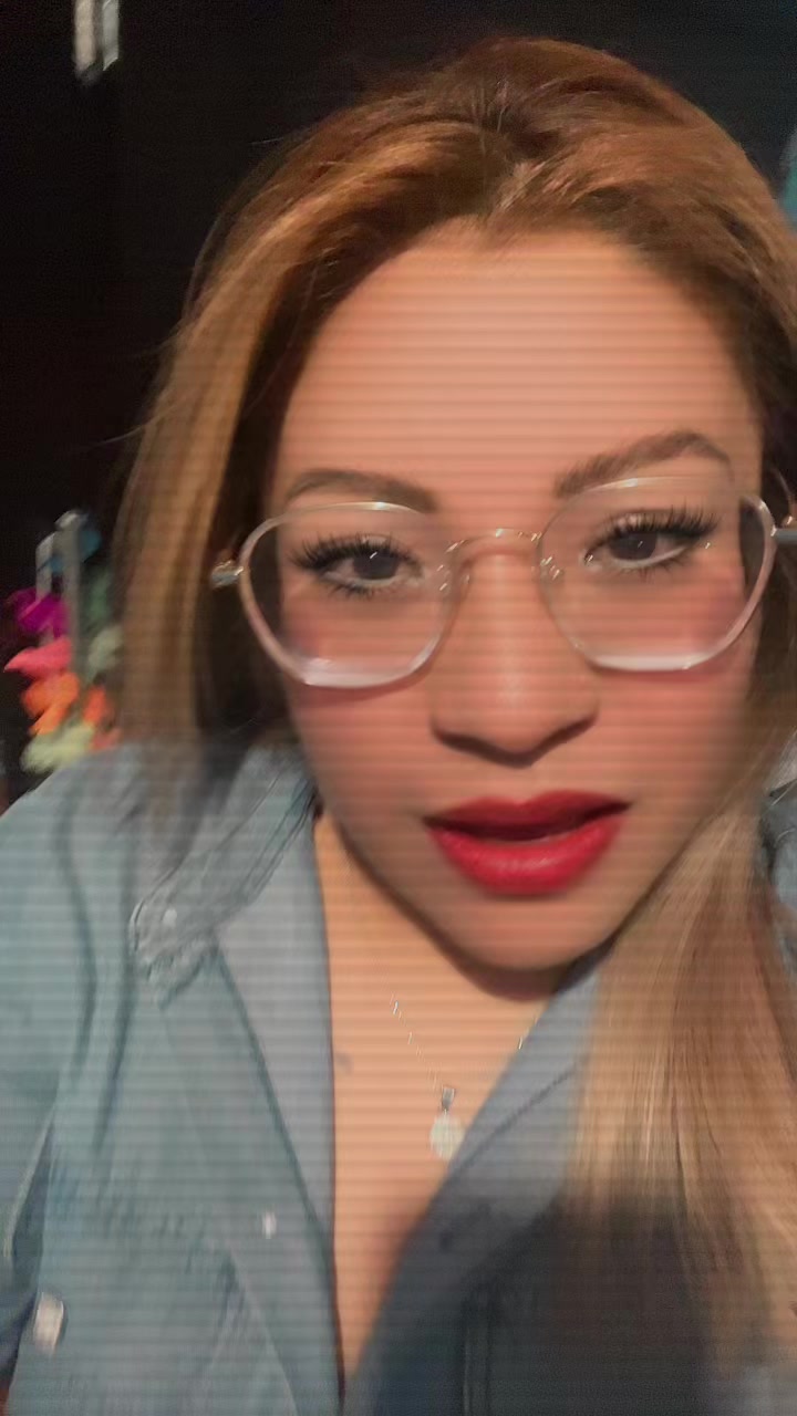 @lauandy04