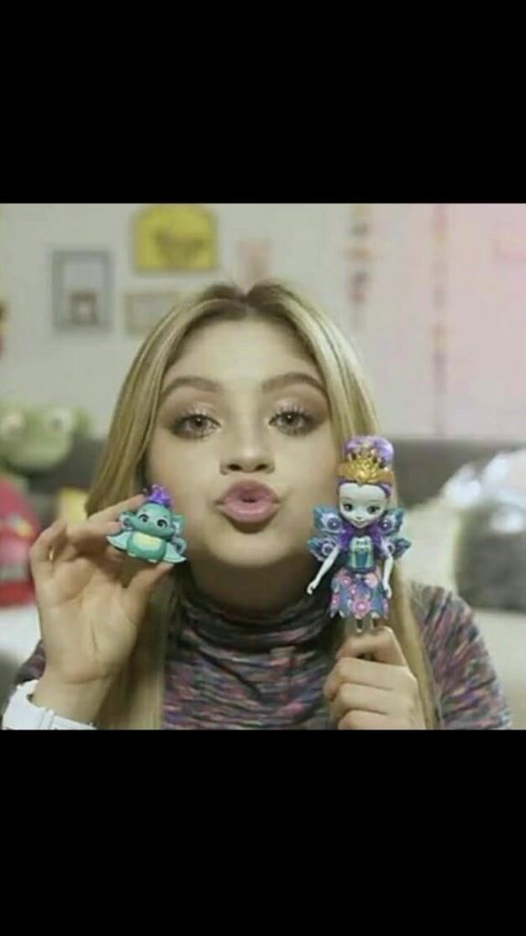 @karol sevilla 👄👄👄