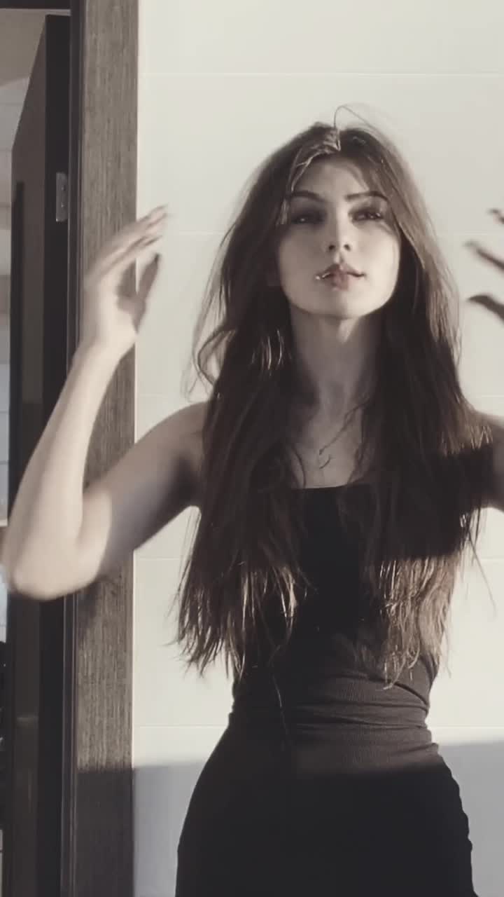 @<33