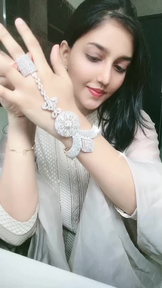 @TheGlitterGal✨