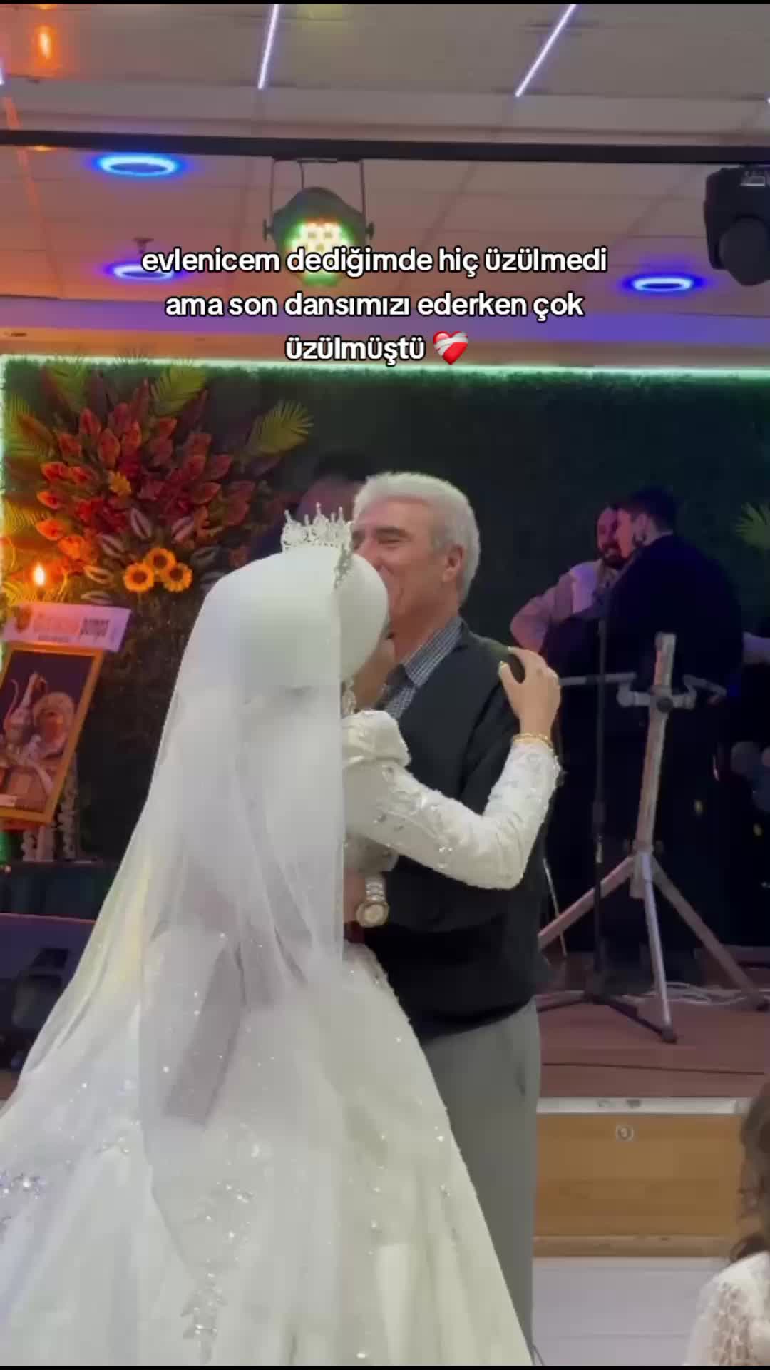 @Menekşe Türkkan