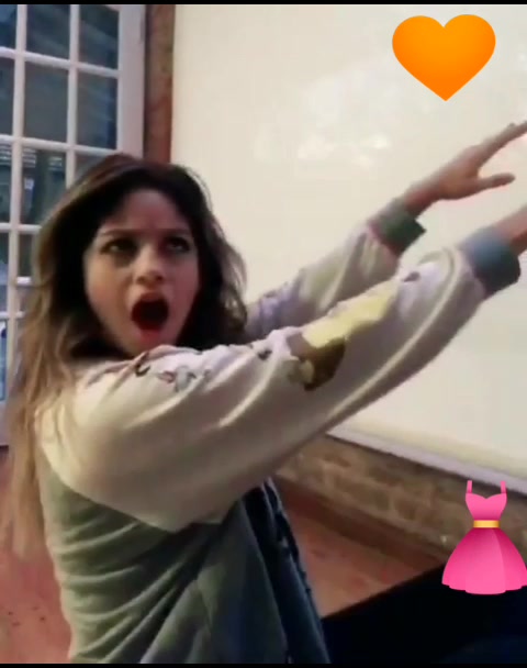 @Karol Sevilla🌙