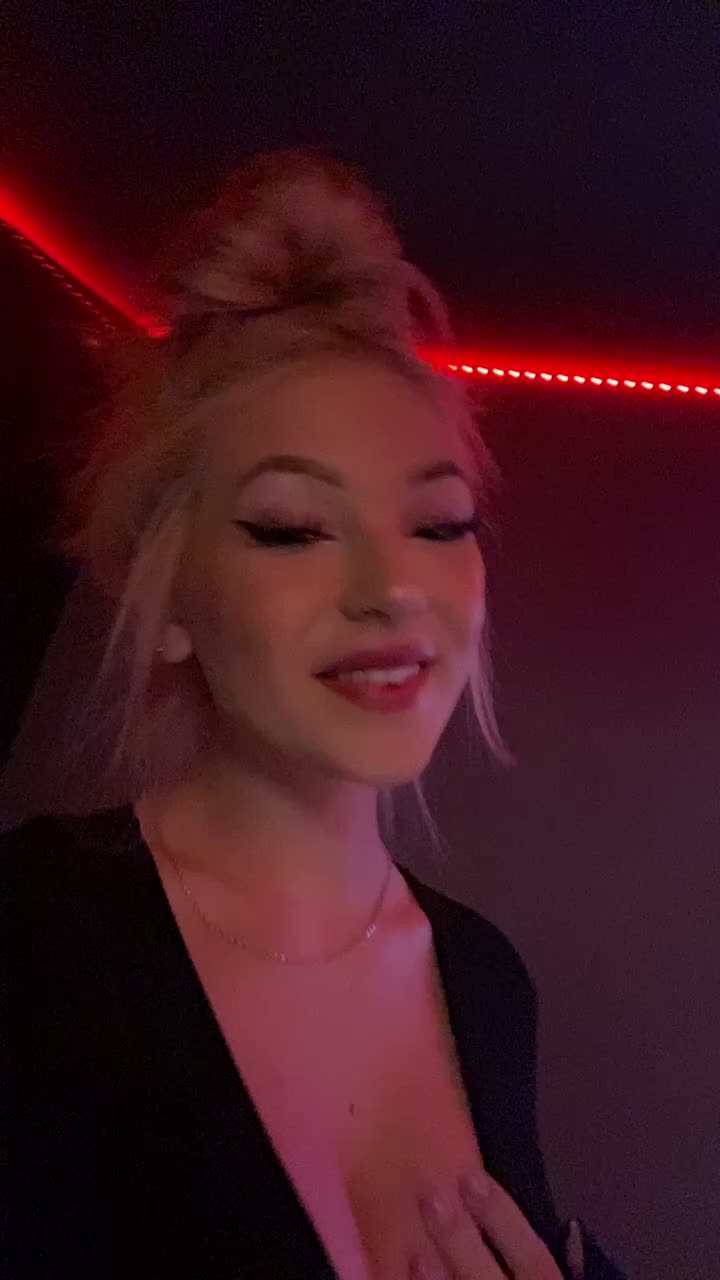 @Kaitlyn🦋💍