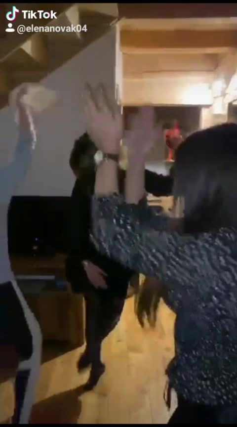 @Elena Novak