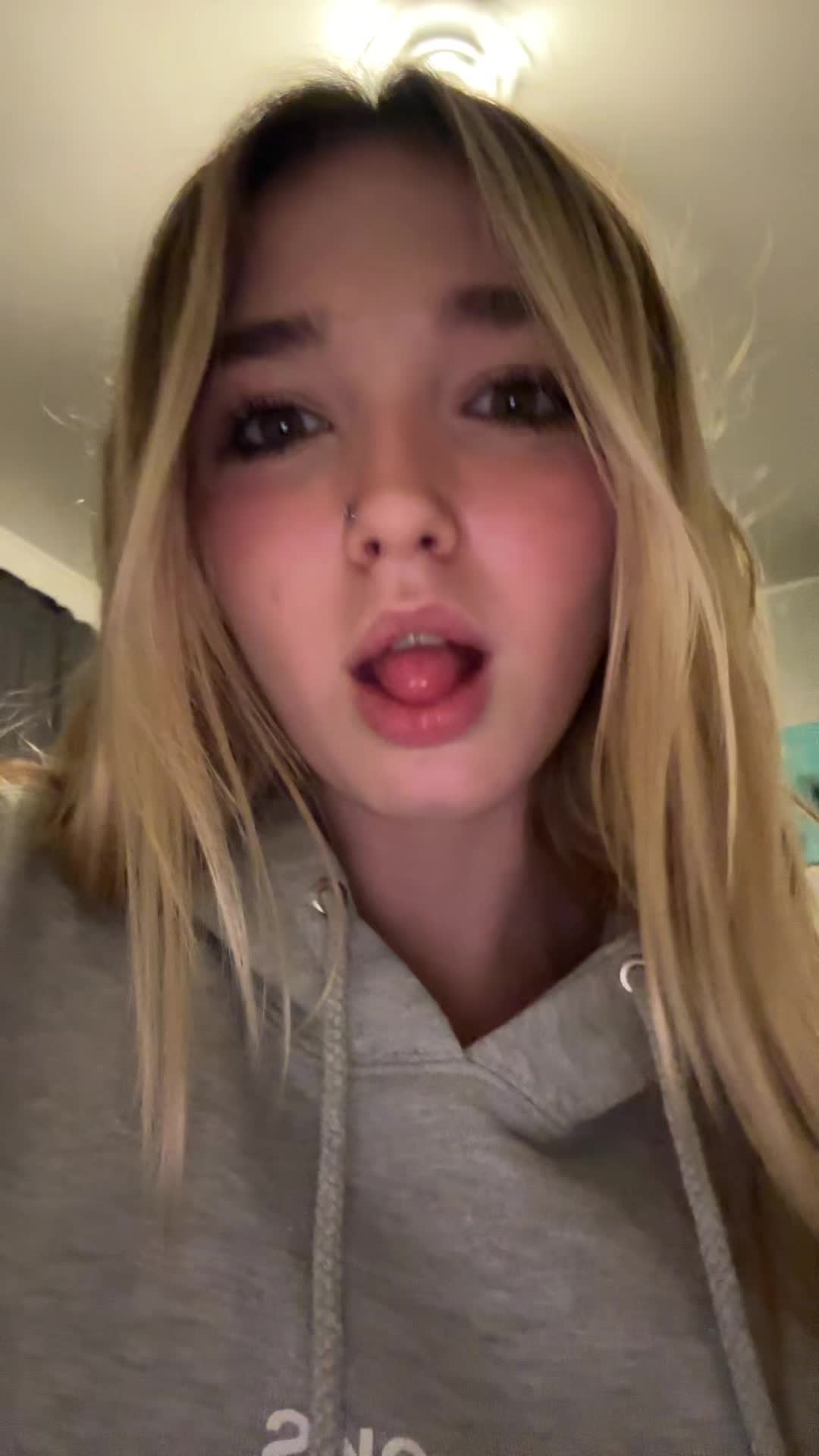 @𝒢𝒾𝒶𝓃𝓃𝒶