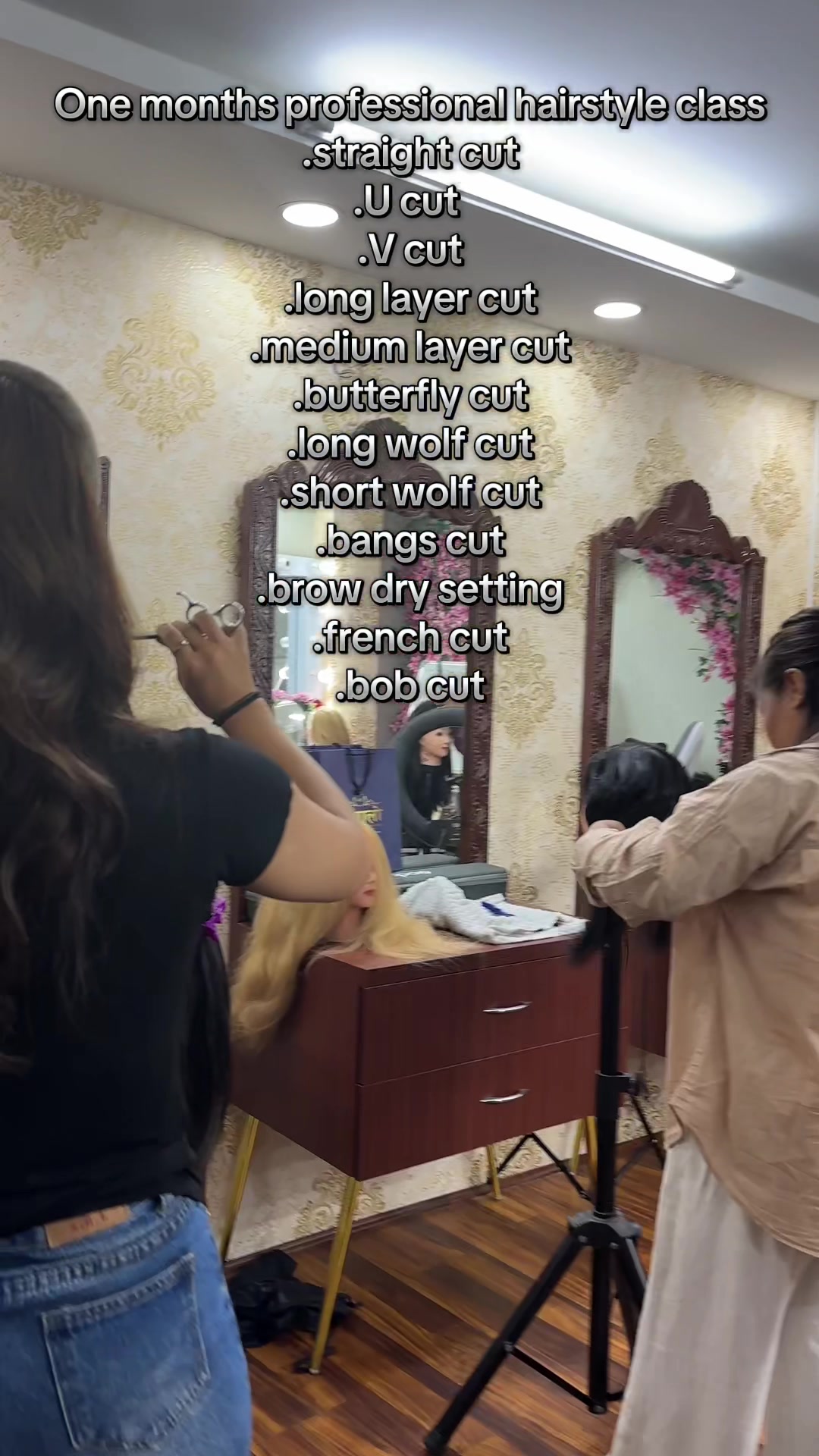 @Makeupbyniru beauty studio