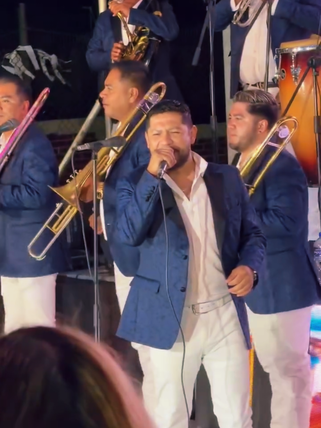 @Adán Martínez
