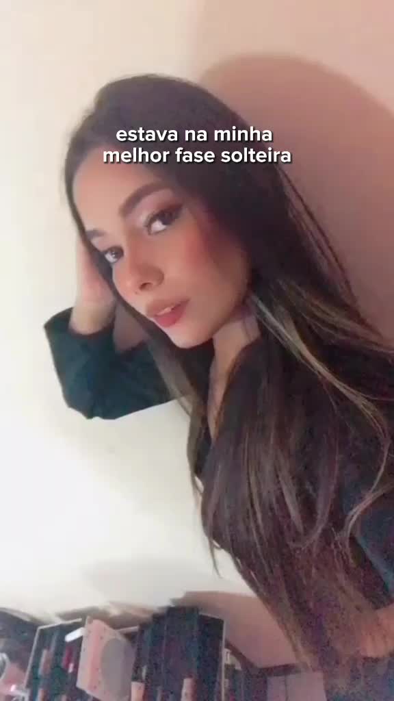 @tha&iacute;sa s saraiva