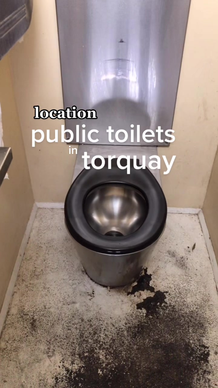 @zac&rsquo;s loo revoo
